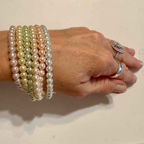 Vintage 90s Joan Rivers Pastel Pearl Six Strand Bracelet - Picture 9 of 10